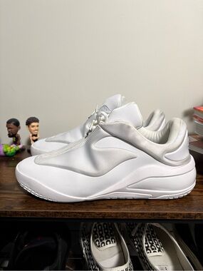 Shai 001 “Clean Slate” Size 10